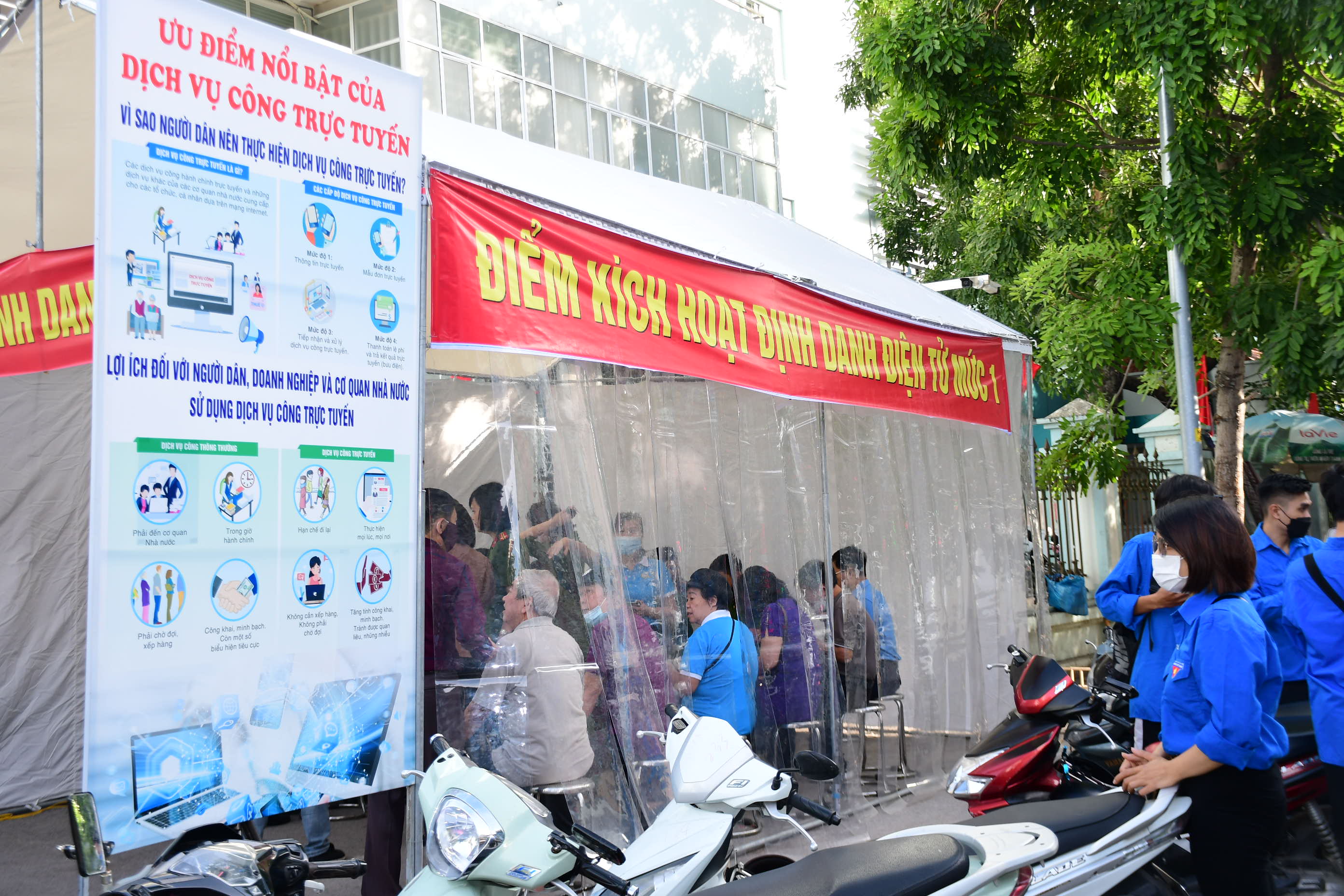 Công an quận Lê Chân: Triển khai mô hình điểm kích hoạt định danh điện tử mức độ 1 tại Cổng Bệnh viện Việt Tiệp, phường Cát Dài